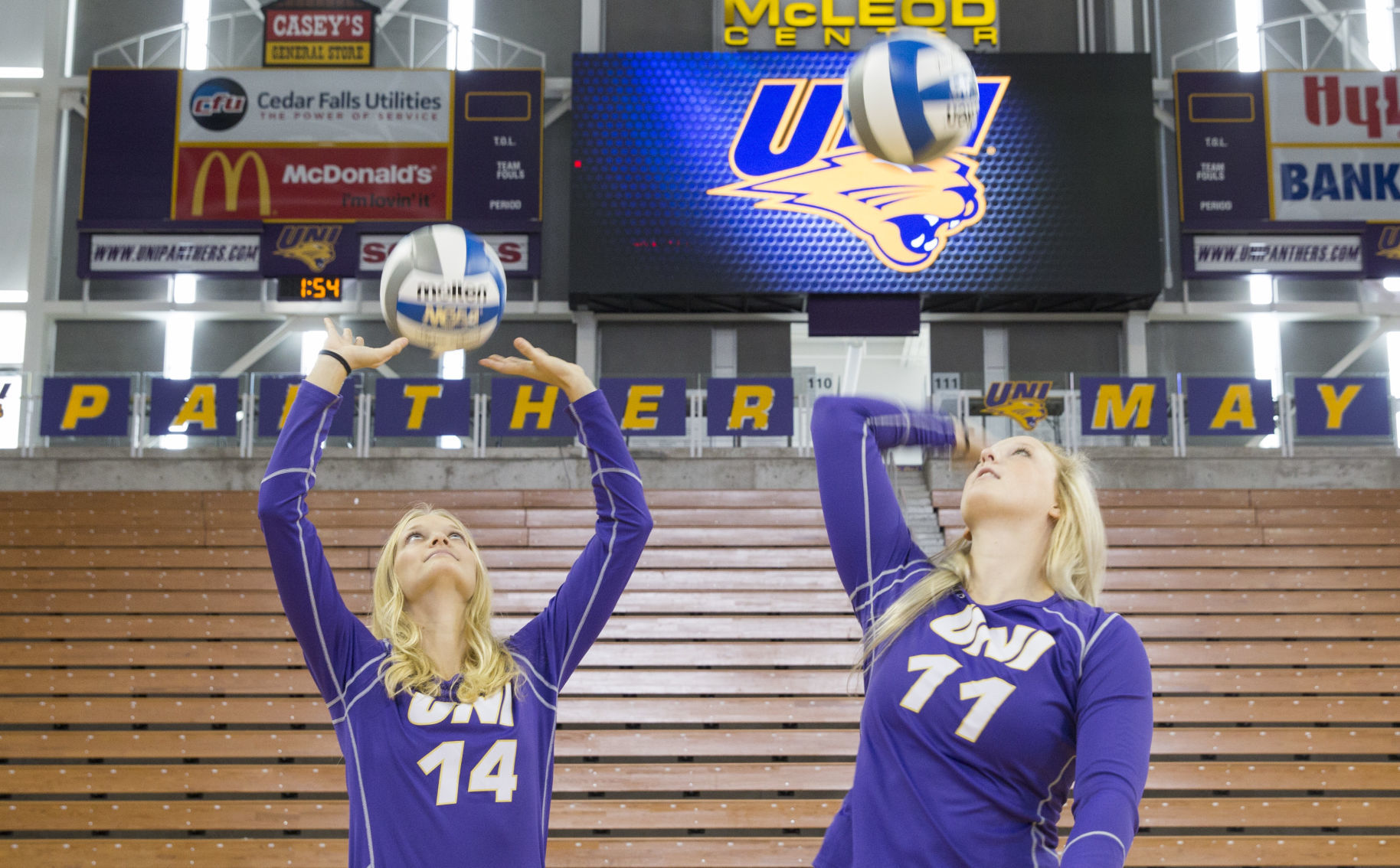 082219kw-uni-volleyball-media-day-05
